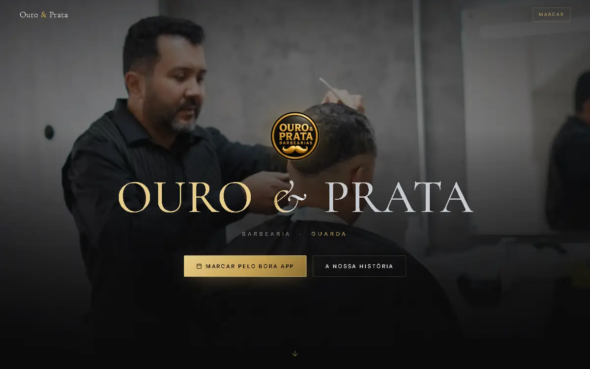 Página inicial do site da Barbearia Ouro e Prata, com um barbeiro a cortar cabelo